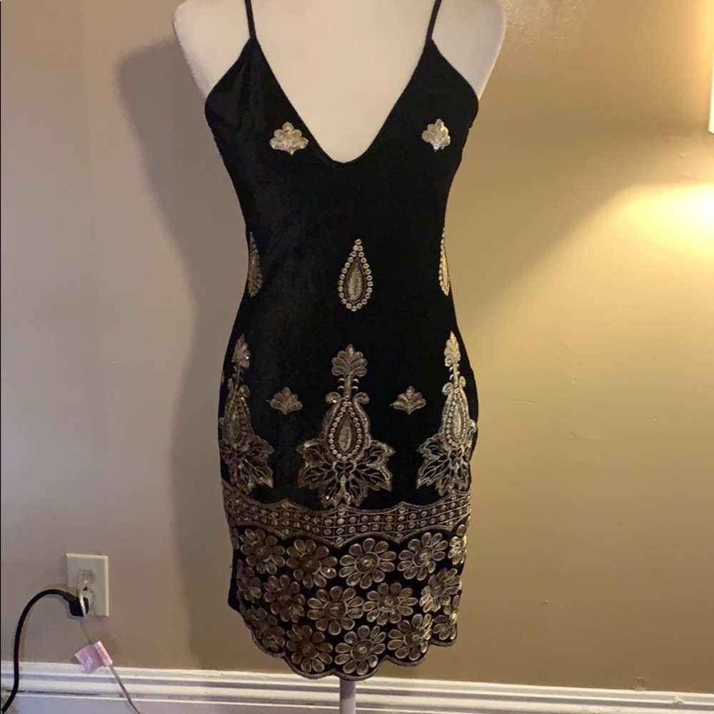 TOPSHOP BLACK VELVET DRESS W/ GOLD EMBELLISHMENTS